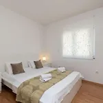 Apartment Superior-apartment Mit Einem Schlafzimmer In Strandnaehe By Interhome Trogir