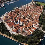 Superior-apartment Mit Einem Schlafzimmer In Strandnaehe By Interhome Apartment Trogir
