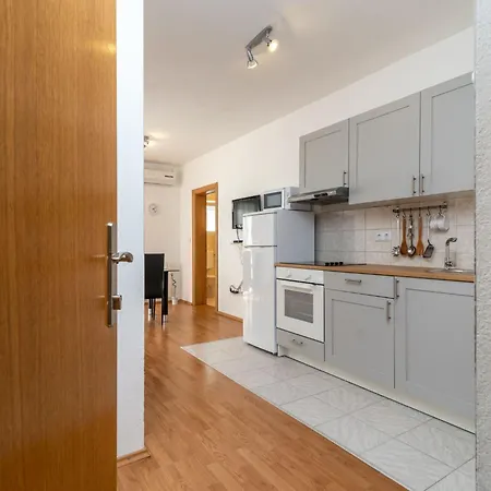 Superior-apartment Mit Einem Schlafzimmer In Strandnaehe By Interhome Apartman *