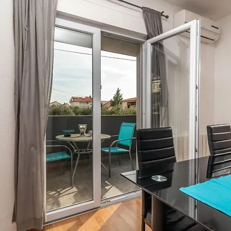 Superior-apartment Mit Einem Schlafzimmer In Strandnaehe By Interhome Trogir