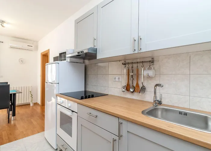 Superior-apartment Mit Einem Schlafzimmer In Strandnaehe By Interhome Apartman *