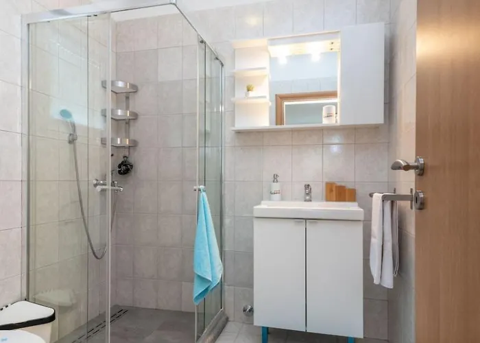 Superior-apartment Mit Einem Schlafzimmer In Strandnaehe By Interhome Apartman Trogir
