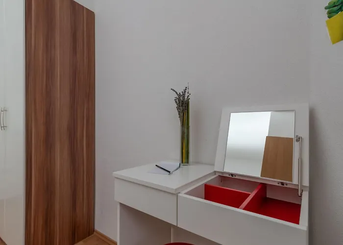 Superior-apartment Mit Einem Schlafzimmer In Strandnaehe By Interhome Apartman Trogir