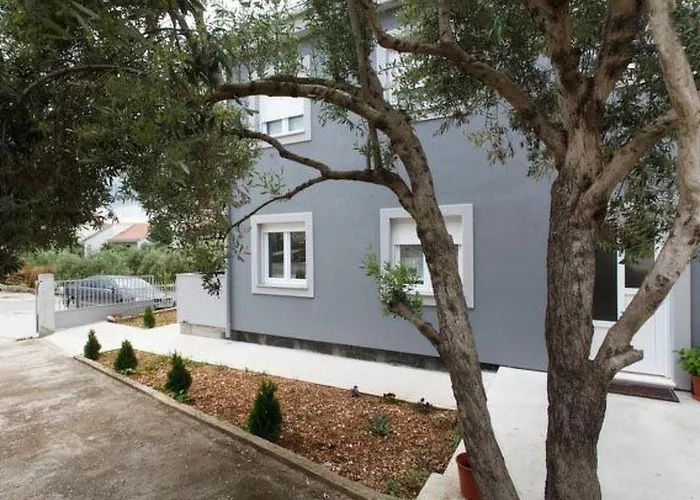 Superior-apartment Mit Einem Schlafzimmer In Strandnaehe By Interhome Apartman Trogir