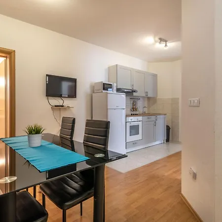 Superior-apartment Mit Einem Schlafzimmer In Strandnaehe By Interhome Trogir