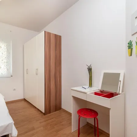 Superior-apartment Mit Einem Schlafzimmer In Strandnaehe By Interhome